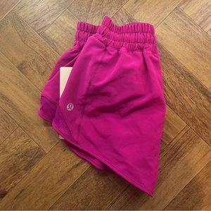 Lululemon Hotty Hot Short regular 2.5 Raspberry